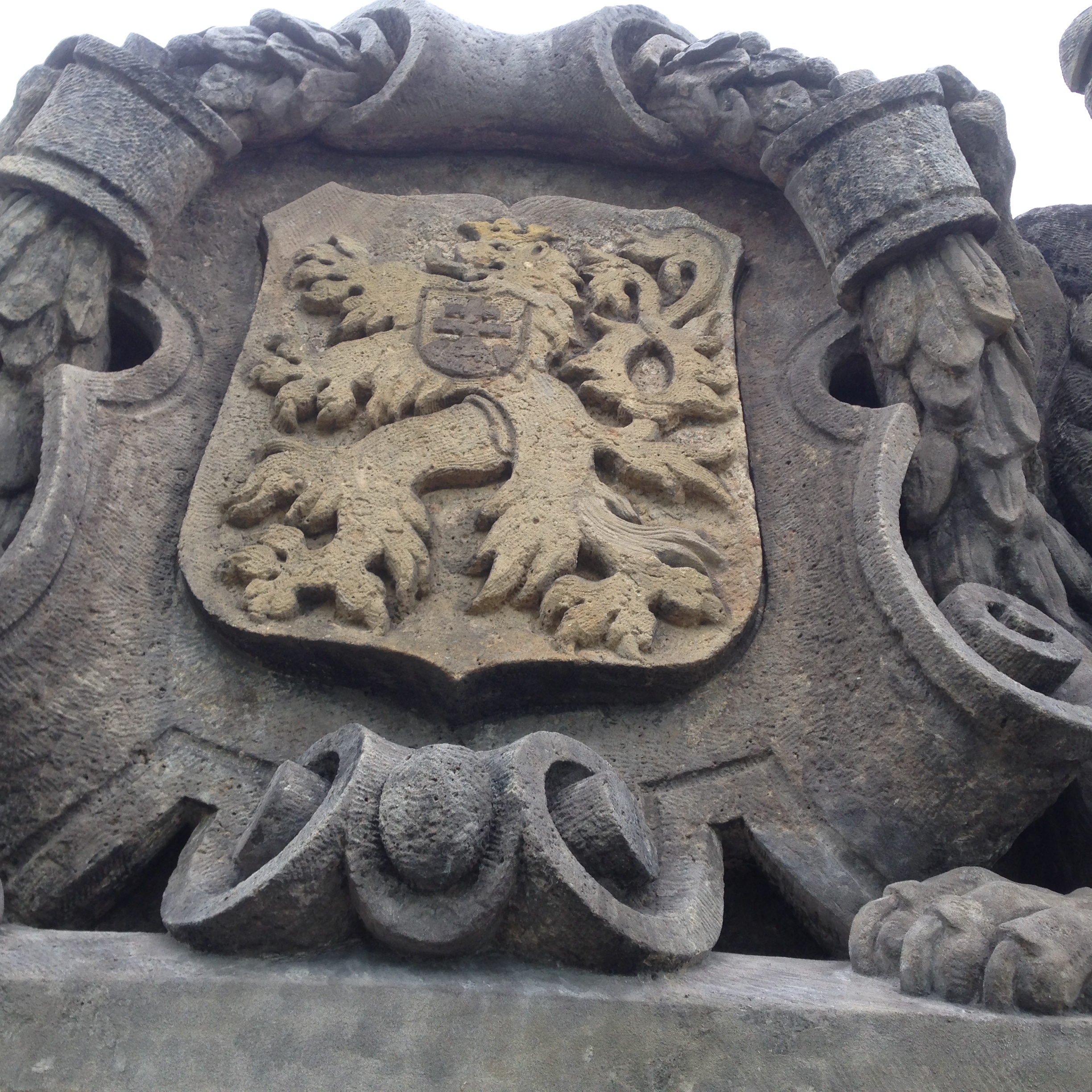 Kamenný český lev.