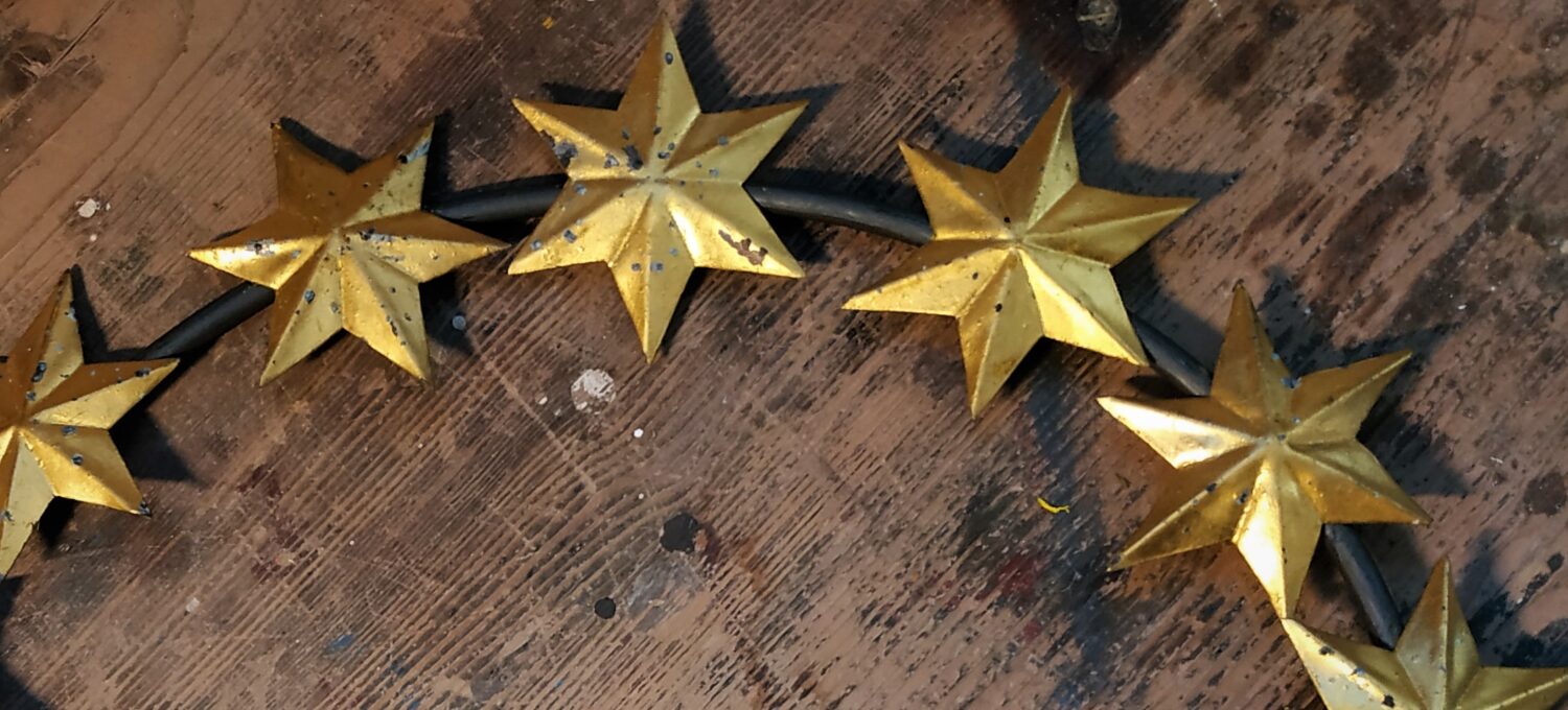 Zlacení svatozáře sochy Panny Marie